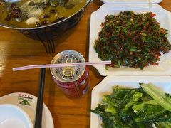 -临江餐馆二楼美食部落