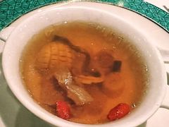 鲜鲍炖养肝草雪莲籽汤-三号黄浦会Canton Table