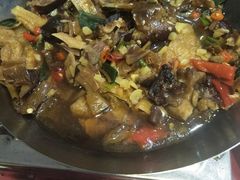干锅上庄豆腐炖腊猪脚-老脚婆婆土菜馆(广场·现代城店)