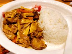 双菇肉片饭-阳阳中国饭(北京荟聚店)