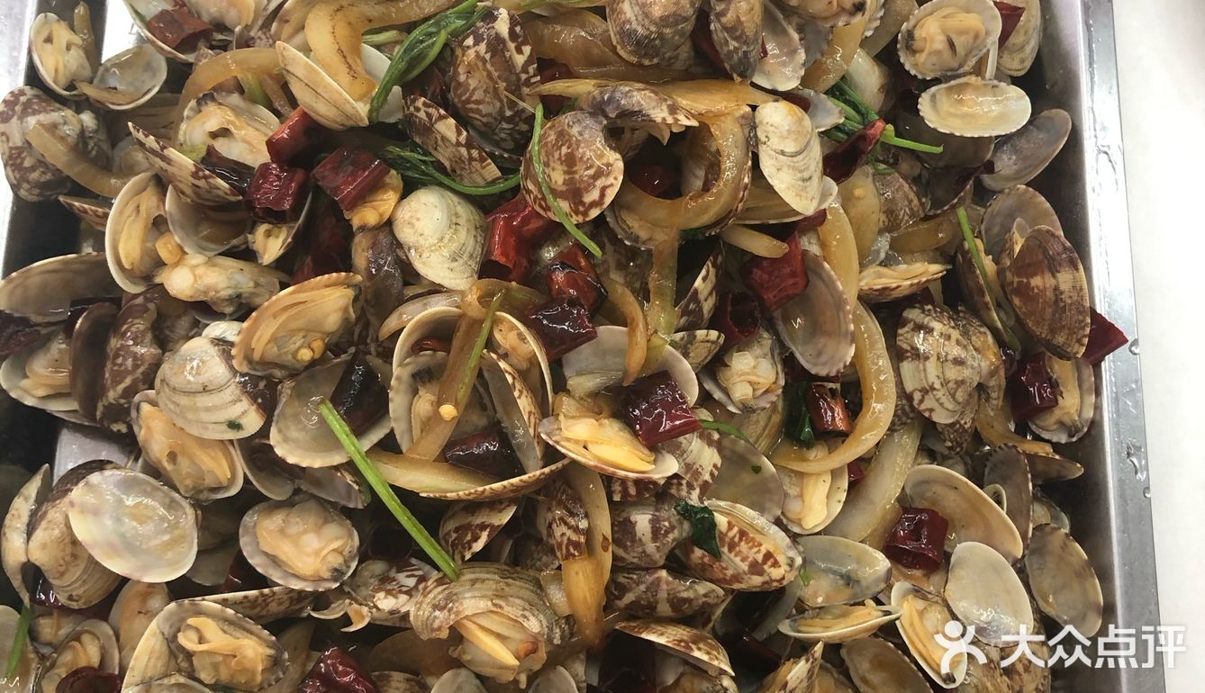 鲅鱼饺子很鲜，八宝鱼很新鲜，很嫩