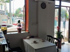 靠窗位-1910老鲁味海鲜·戳子肉·青岛菜(金沙滩店)