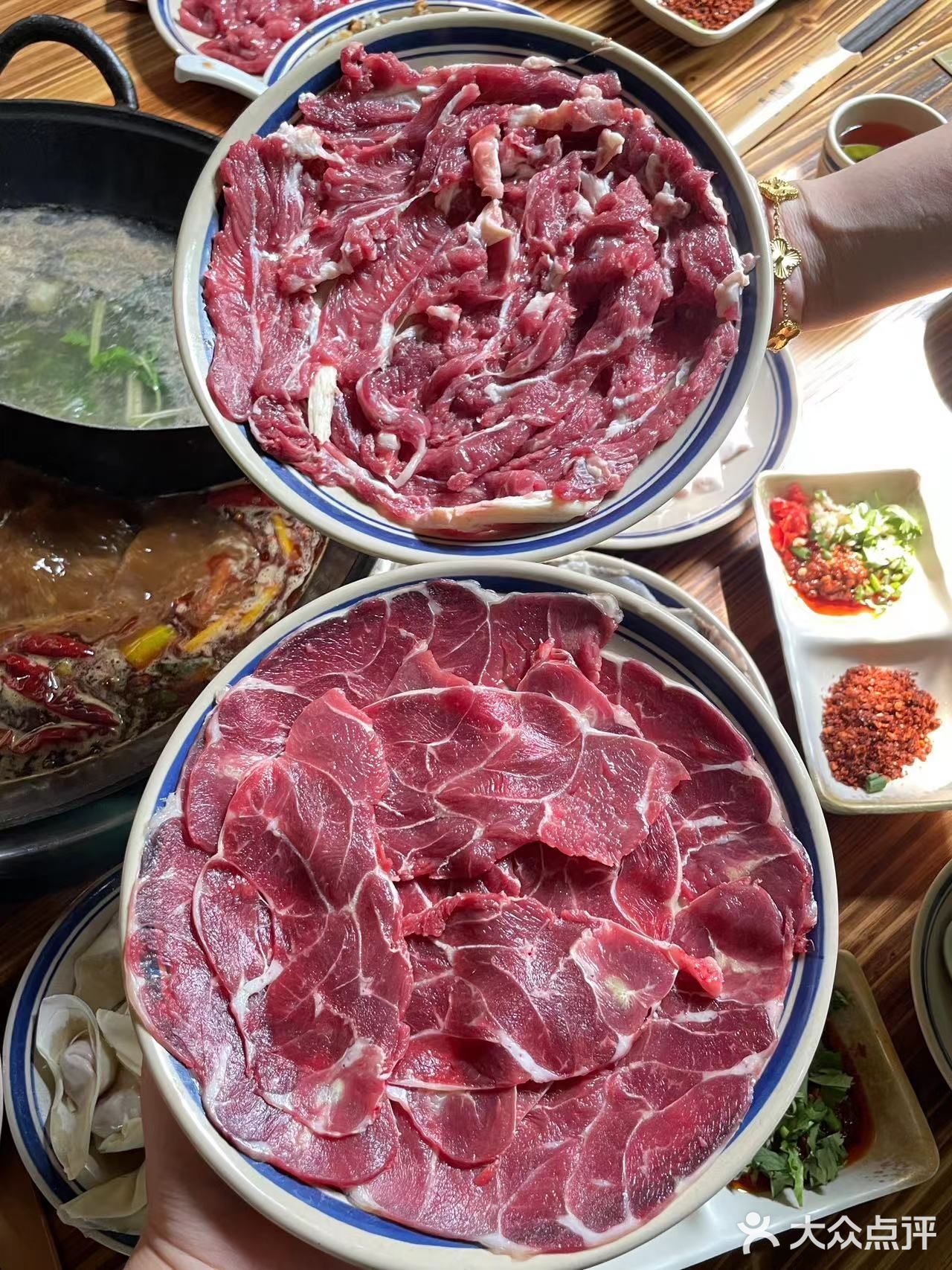 就在乐山，你真的不能错过这家跷脚牛肉火锅‼️