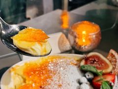 Creme&nbsp;Brulee&nbsp;with&nbsp;Berries-Oasis Bar & Grill