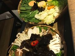 -尚尚仙·酸汤猪手·猪肚鸡火锅(华联万柳购物中心店)