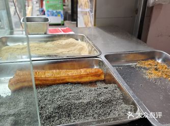 #天天领红包  麻薯在老板手里灵活的被均匀的拉长按压