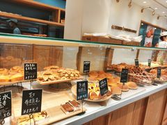 面包甜点陈列柜-分子跳动鲜活面包(五一大道店)
