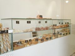 面包甜点陈列柜-老梦面包 CHEZMOREL(三源里店)
