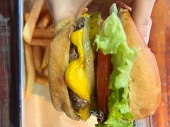 招牌澳洲牛肉汉堡-MIKAKU(万达广场上海宝山店)