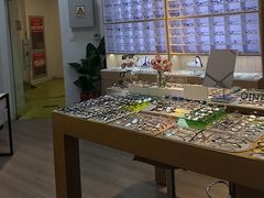 -天空之镜眼镜店蔡司依视路配镜授权零售店(望京颐堤港店)