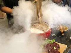 -茅草房·河畔园林火锅