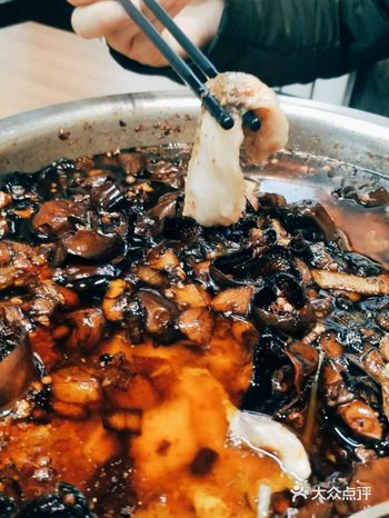 大概十一点到的，店内已经有了四桌多的客人啦