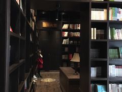 -钟书阁(松江泰晤士小镇店)