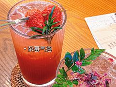 白桃接骨木花苏打-Rosemary·纽西兰简餐(江南西店)