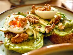 牛油果煮蛋吐司-RAC BAR(安福路店)