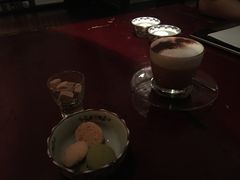 -Noir. Dining in the Dark