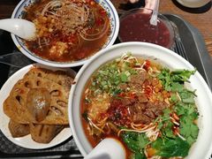 -爆炸头阿姨小四川正宗川味小吃(无任何分店)