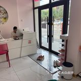 大众点评中了霸王餐。很幸运的。环境还可以。以白色调为