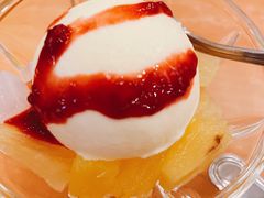 树莓果酱冰激凌-萨莉亚意式餐厅(深圳北站店)