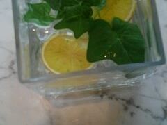 行政酒廊桌上的小摆设-上海虹桥西郊假日酒店