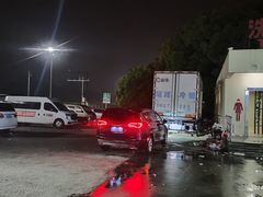 -小昆山服务区-停车场