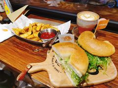 吞拿鱼船长-Catch Bagel(芳草地店)