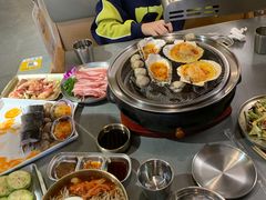 -围炉肉舍•炭烤活鳗•丹东海鲜烤肉(步行街店)