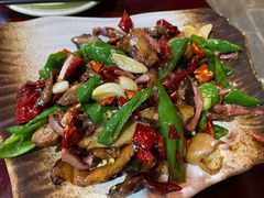 火腿炒松茸-蘑统田下·野生菌火锅