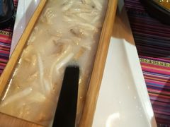 -香巴拉云南餐厅(华莱坞店)