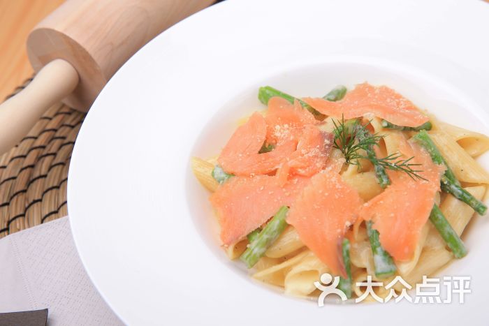 三文鱼芦笋斜管面