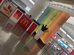 -麦当劳(上海虹桥站30B检票口楼上)