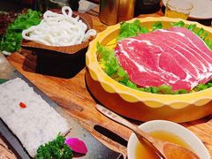 -老牌坊云南鱼豆花火锅(哈西万达店)