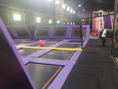 -嘿哟动霸CHUA·新潮玩运动娱乐中心·蹦床滑冰团建乐园