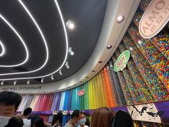 -m豆巧克力世界(上海世茂广场店)