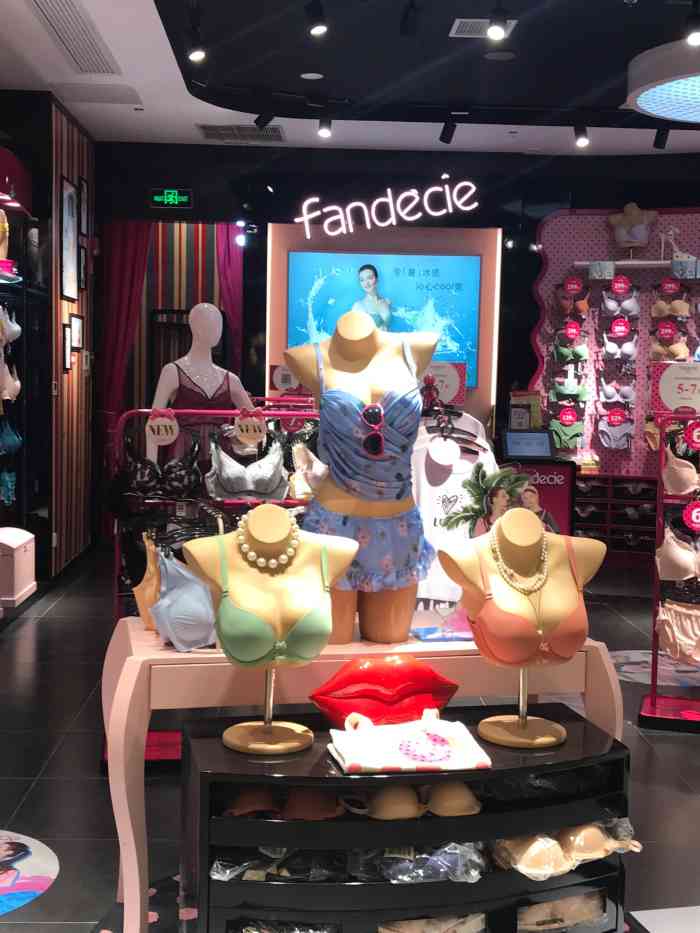 fandecie(华润万象城店)-"位于万象城二楼,王品对面新开的内衣店. .