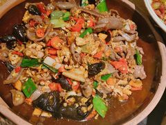 炒鸡杂-吃饭皇帝大土家民族菜(正大广场店)