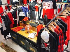 -阿迪达斯(武林银泰三叶草店)