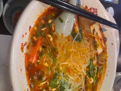 冬阴功海鲜粉丝汤-大头虾越式风味餐厅(光明广场店)