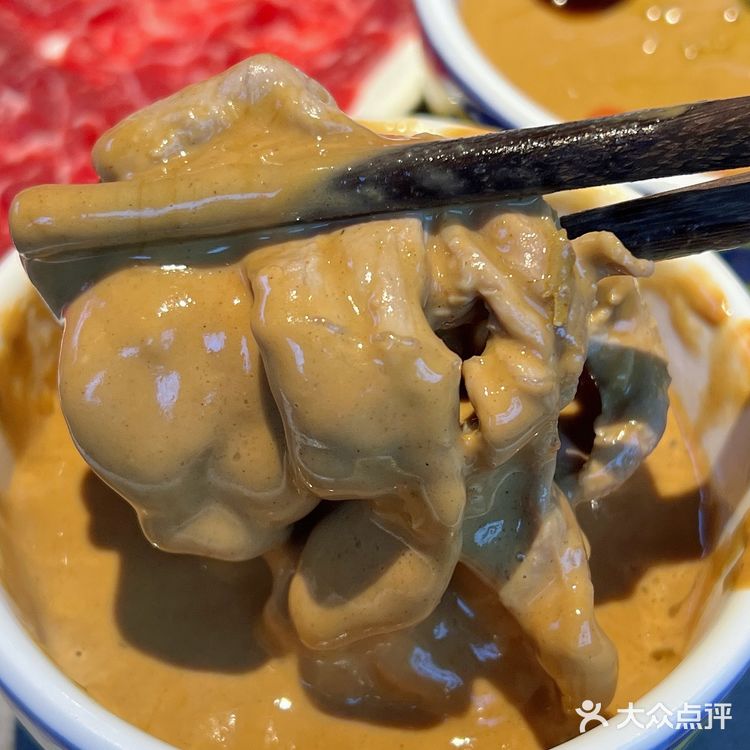 又到了吃老北京涮羊肉的季节！蘸上麻酱绝了