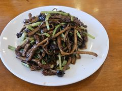 茶树菇炒牛柳-牧羊餐厅