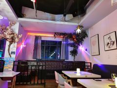 -樱花里音乐餐吧·牛扒椰子鸡(东圃店)
