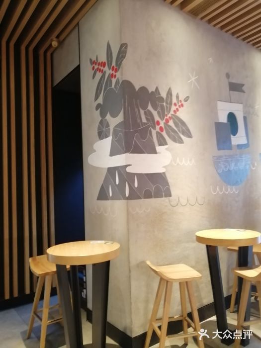 星巴克臻选(上海淮海百盛购物中心店)用餐区图片