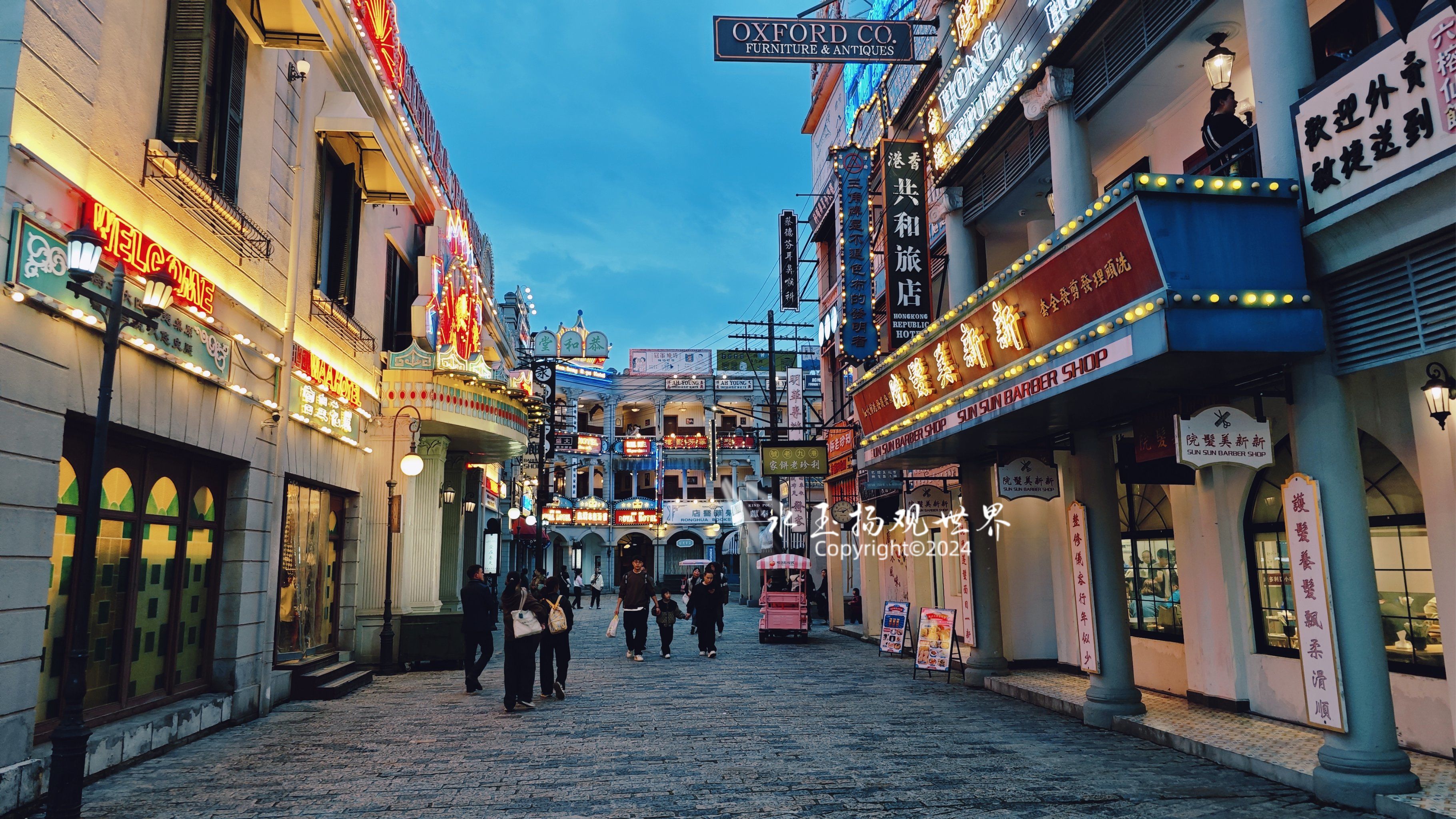 在浙江金华,有一处被誉为中国"东方华莱坞"的影城——横店影视城.