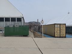 -黄五箱进口网红仓(金沙滩啤酒城店)