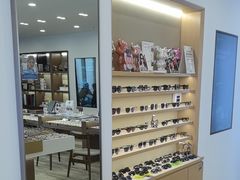 -三目眼镜·蔡司视觉合作店(青浦宝龙店)