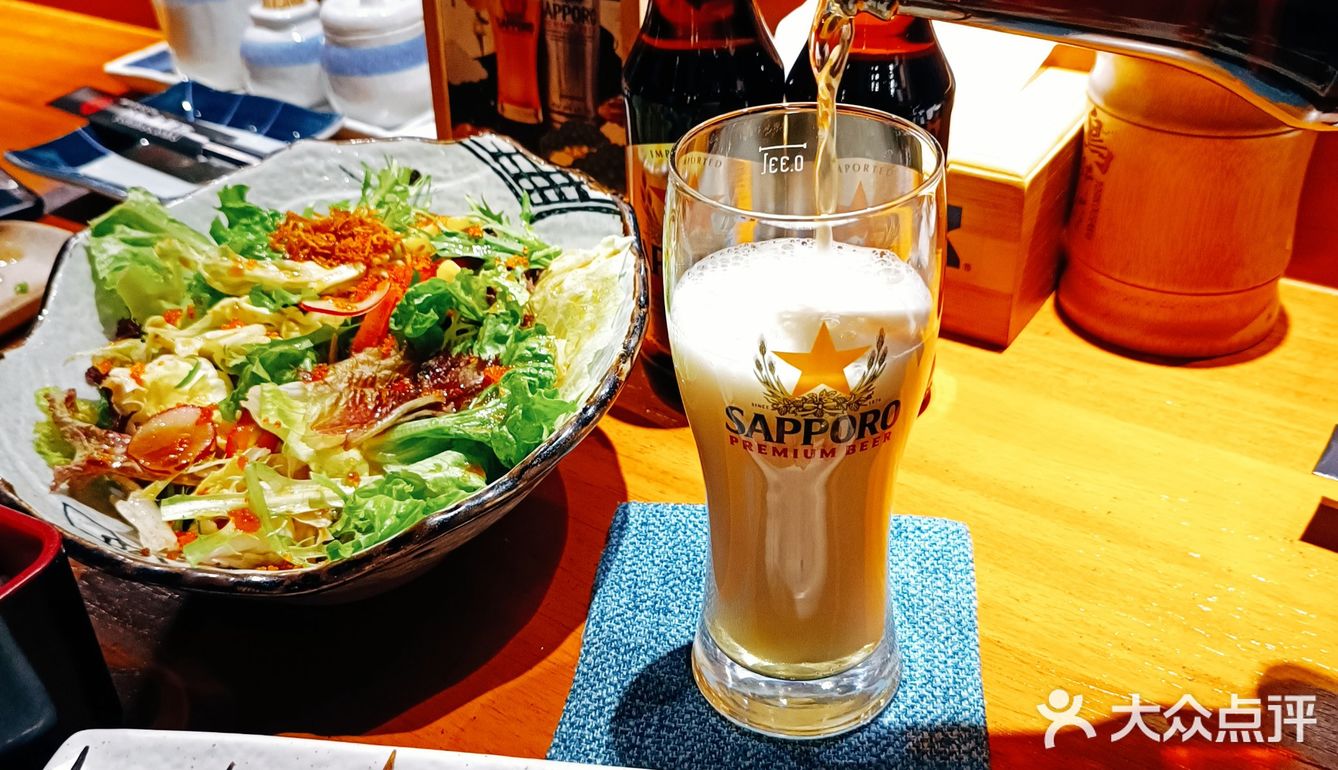 火長·鳥耕作这家日料店的燒鳥肉串和啤酒太搭了
