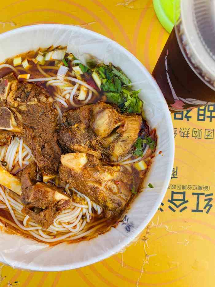 大口吃肉牛骨粉-"位置非常的方便,小吃有很多,不愧是南昌最.