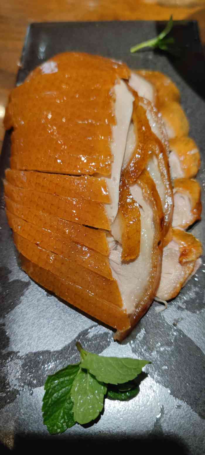 北京老铺烤鸭(老城根店)-"老铺烤鸭的味道很好,烤鸭外酥里嫩特别好吃.