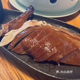 炉温240℃烤制一小时，外皮酥脆，内里肉质鲜嫩多汁