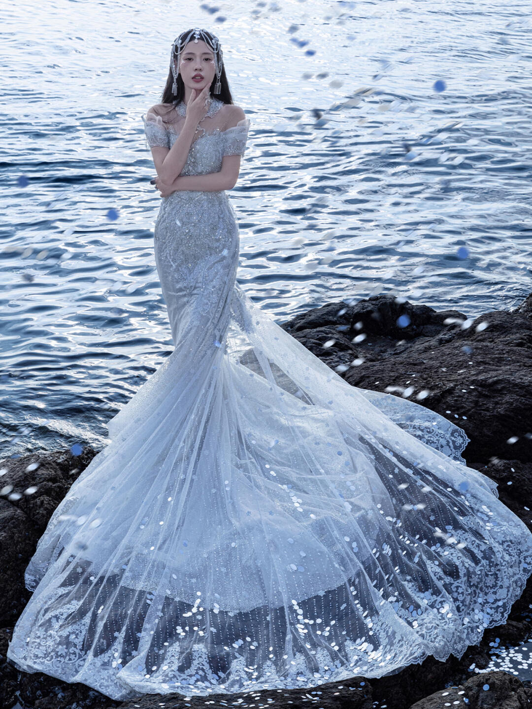 婚纱照风格﻿
哦莫 这是大海里刚上岸的美人鱼嘛
在蓝色海域为